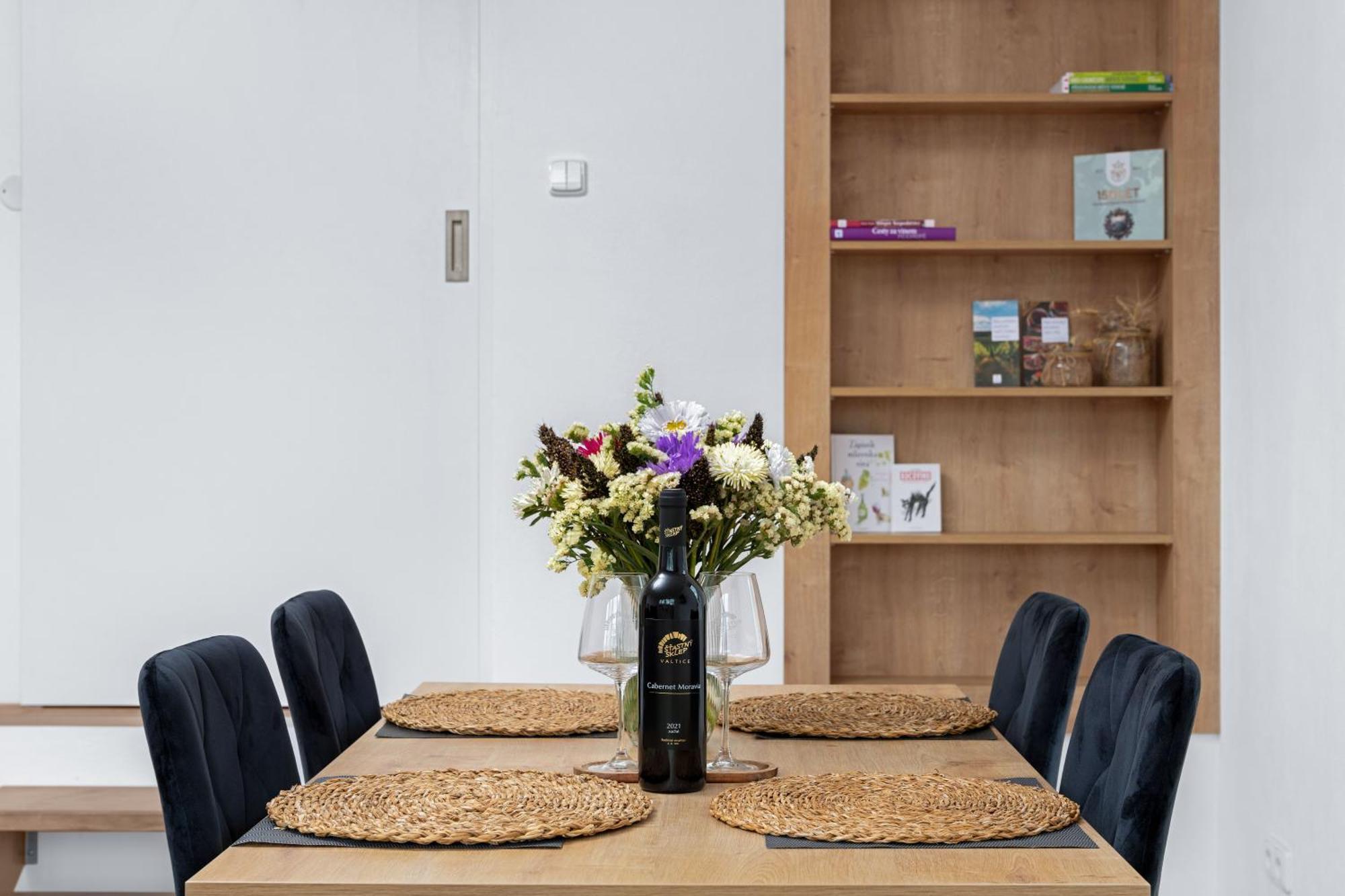 Apartmany Stastny Sklep Valtice Bagian luar foto