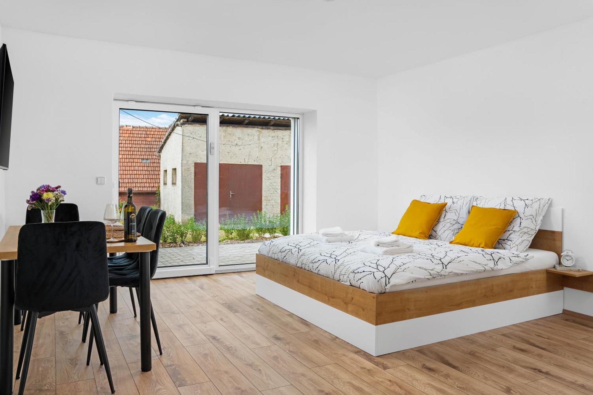 Apartmany Stastny Sklep Valtice Bagian luar foto